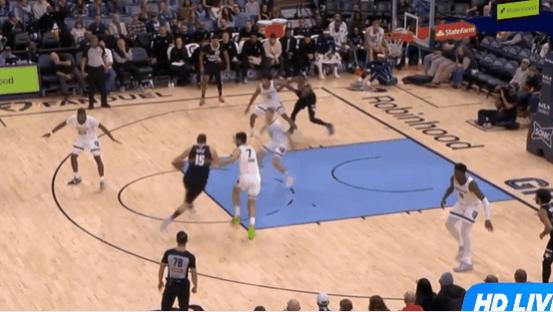 什么手法？约基奇持球背身单打，转身顺势送出神奇背传