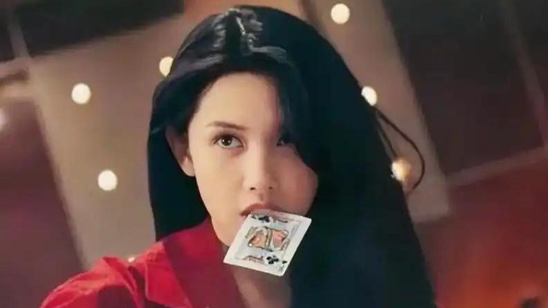 57岁邱淑贞游西安吃不停，带两个女儿去看兵马俑，沈月最像母亲