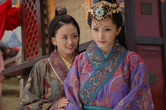    我看《王昭君》这部电视剧时，看到王昭君清丽可人，从骨子里透出来温婉秀丽，竟