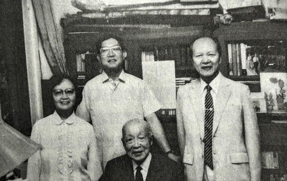 1991年，三代人四院士合影，左起：胡和生（中国科学院院士）、李大潜（中国科学院