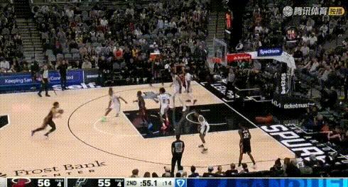 隔扣！阿德巴约狂虐文班你敢信？
图1：隔扣；图2：一步过；图3：3分；图4：抛投