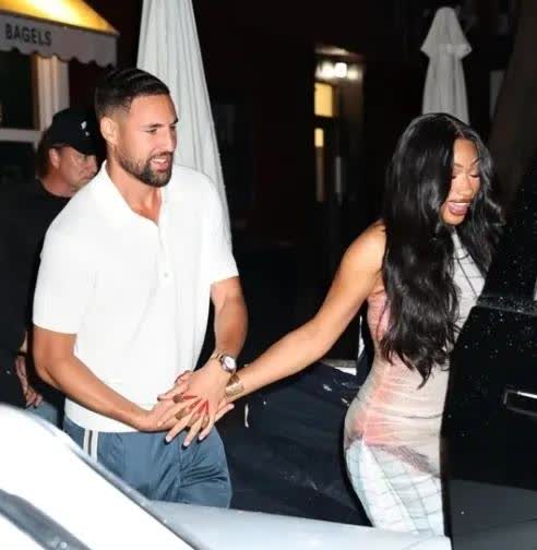 我真为独行侠球星克莱-汤普森的竞技状态感到担忧！众所周知，目前汤普森正在和著名歌