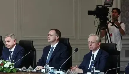 想让俄罗斯归还占领的地区，除非地球倒着转。



谈不拢的话，四个州再加上克里米