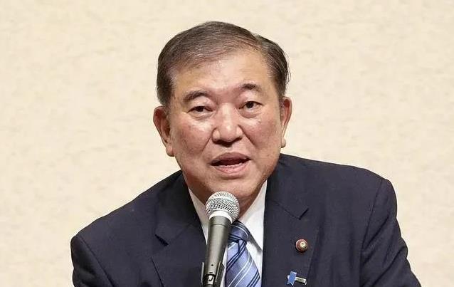 日本近期可谓左怼美国，右刚中国，火力全开
现在的日本当家人是石破茂，相比于之前的