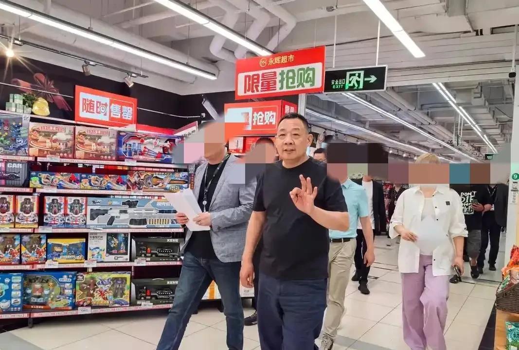 抹黑胖东来的网红，希望你说话做事真得好好过过脑子！
到底为什么有人非要抹黑这样的