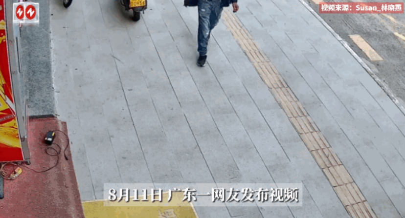 “防不胜防！”8月11日，广东，一男子路过商店时，发现店里只有一个男孩，于是就动