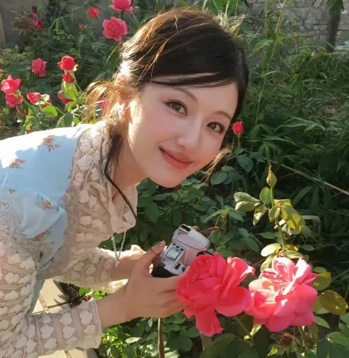 线下见过李兰迪，
我才理解，
当初蒋欣说的是对的，重要的事情说三遍，蒋欣说“