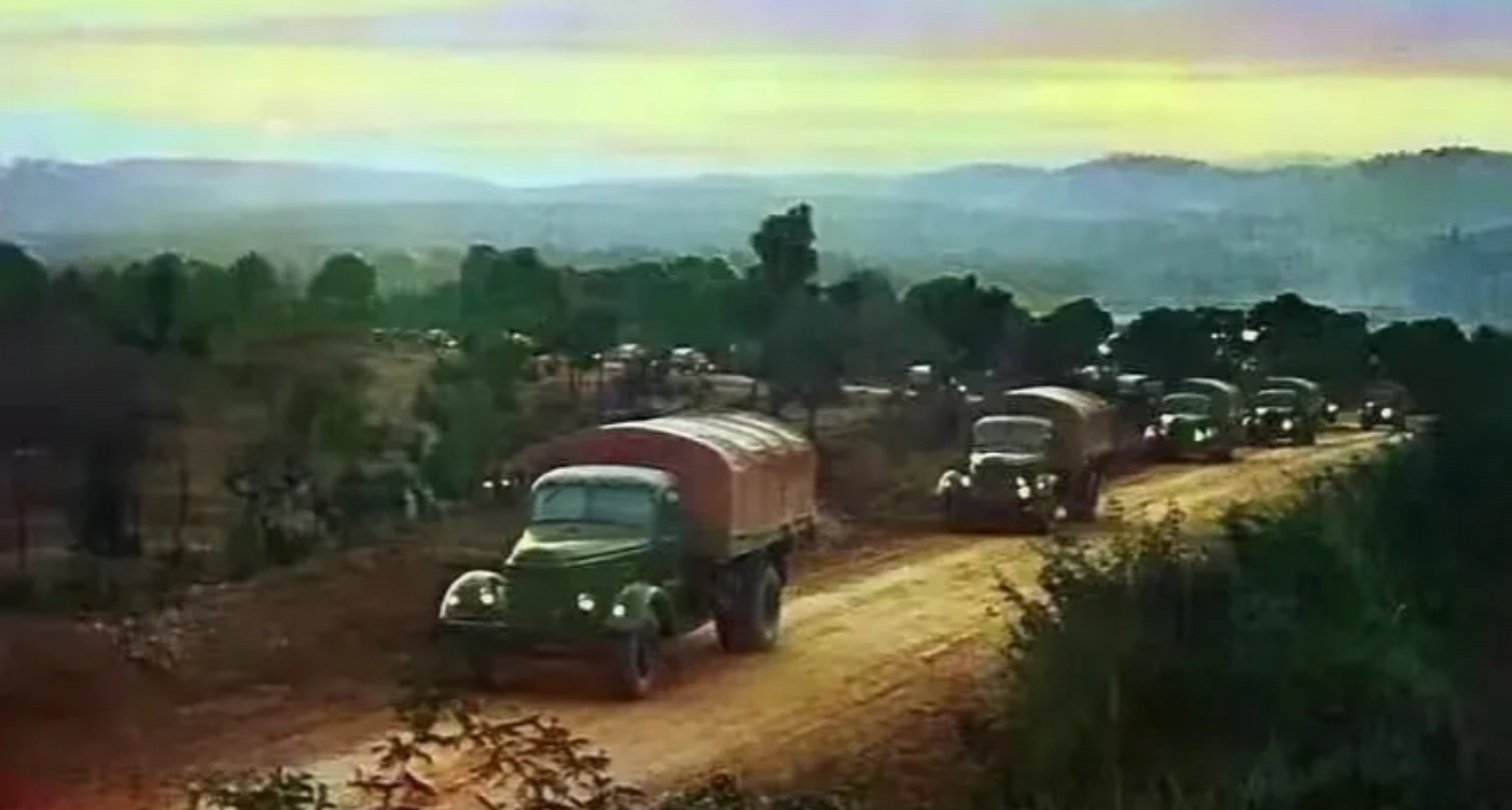 对越轮战时，我所在的汽车连，突然接到通知，全连45台运输车，全部在车厢放置一个5