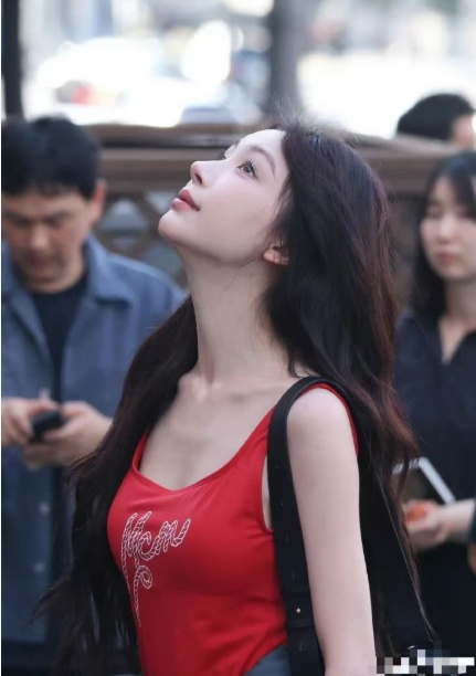 易梦玲早期vs现在对比，变化不大，果然天生丽质 ​​​