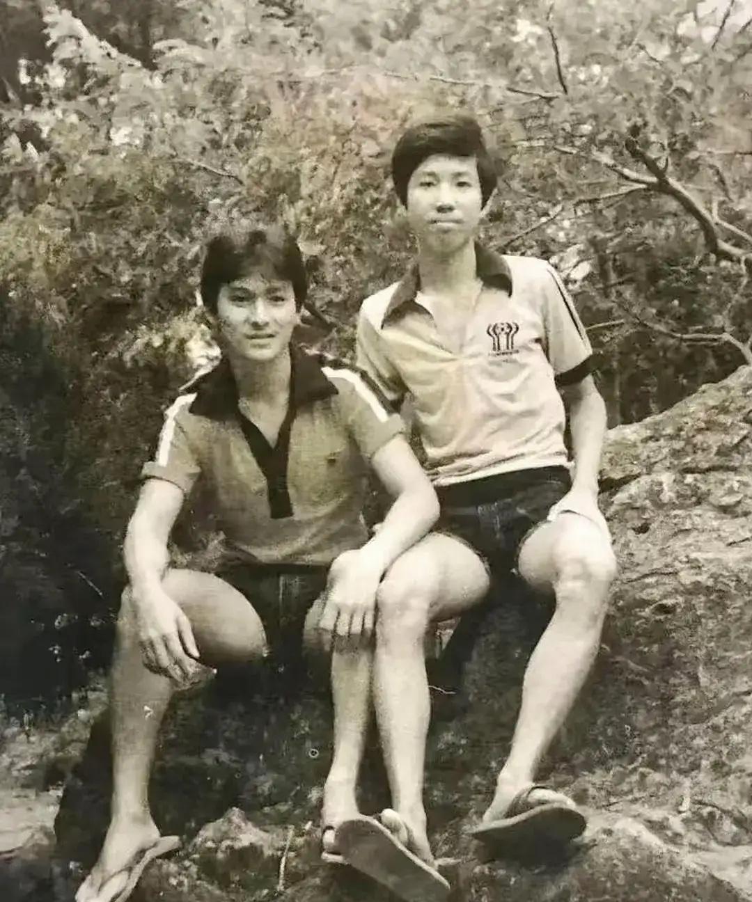 刘德华学生时代，这气质就看得出来了，以后能成为巨星