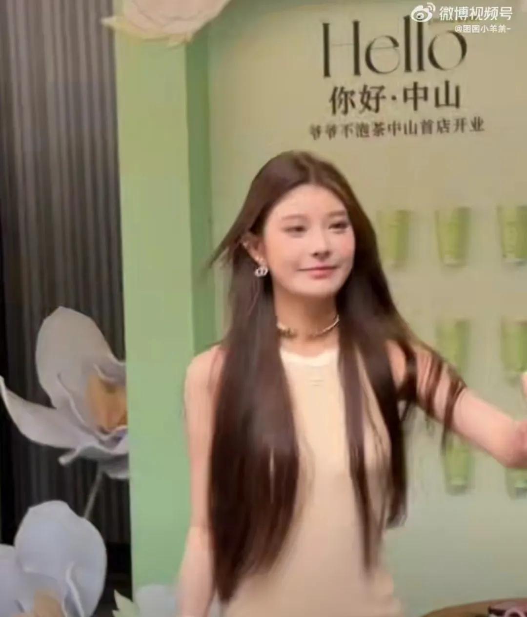 #震惊！“妍妍酱塌房”竟引发性别对立大战？
刷到“妍妍酱塌房”的热搜，气得我手都