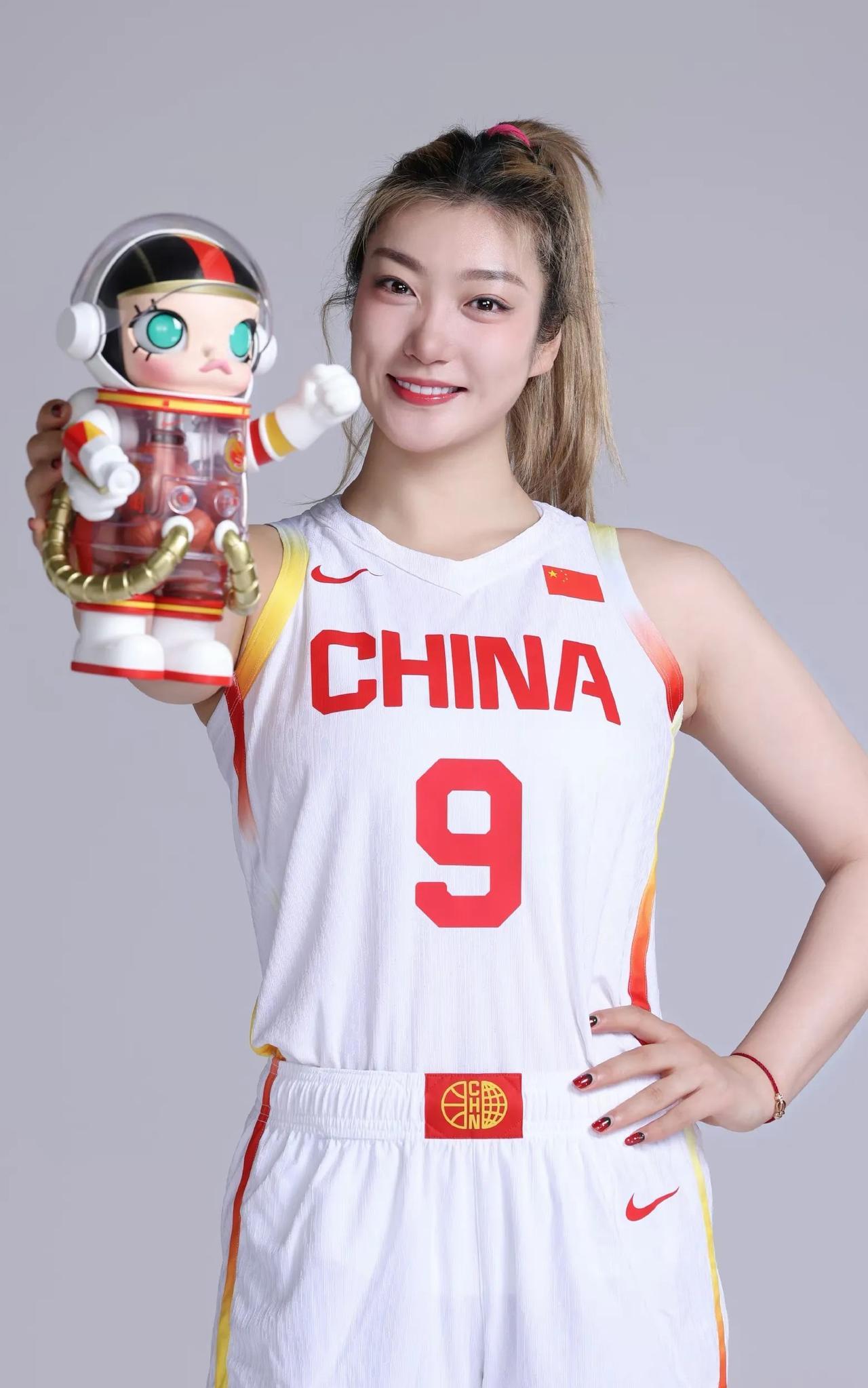 不是李梦，也不是王思雨，中国女篮不敌日本女篮让球迷想起另外一名球员，
张敬一  