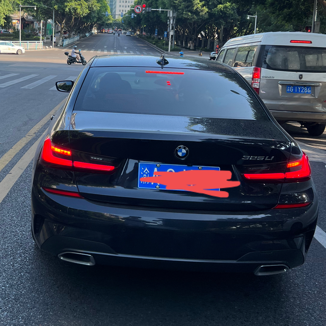 为什么华晨宝马要扣标
要扣的话，你把Li也扣掉啊，谁不知道加长是国产的啊？而且开