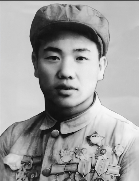 1950年11月，志愿军排长郭忠田无视上级命令，弃守高地，修筑假阵地，同时还放走