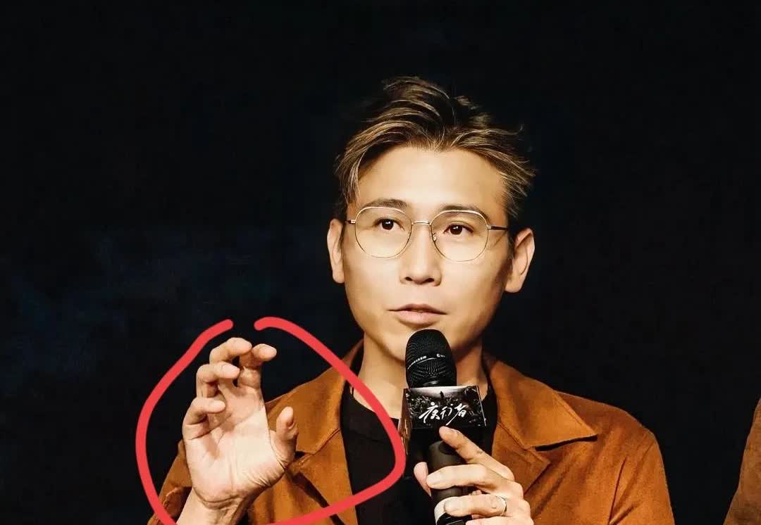 李乃文给天底下所有男人上了一课！  
他做的最对的事情不是拿奖也不是拍戏而是默