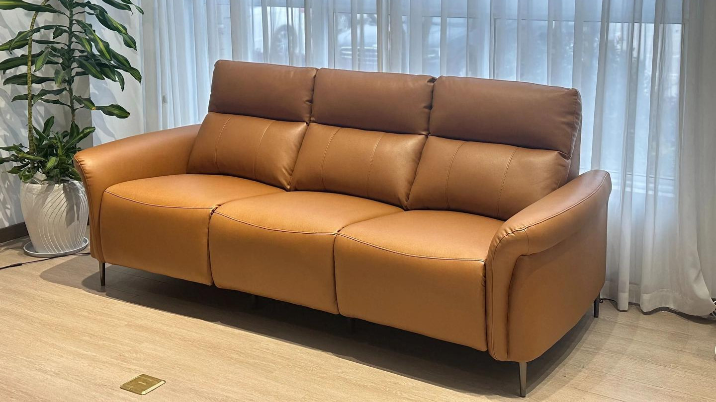 客厅舒适无分歧！奥洛芙森小三人电动沙发， 解锁全家舒适自由