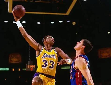 NBA历史上有很多球员拥有广为人知的外号，以下是一些著名的例子：
迈克尔·乔丹（