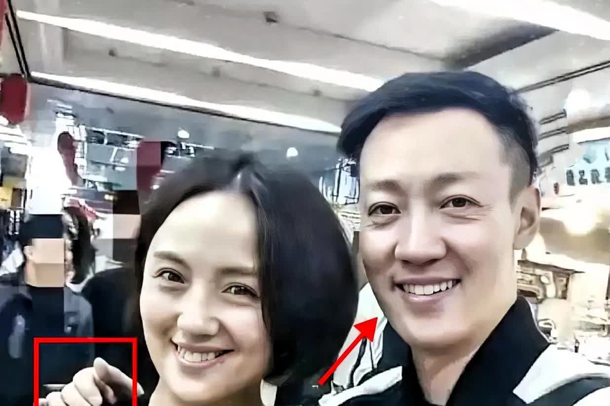 你见过连珠炮式的表达吗？
朱媛媛开口，话语就像被摇晃的豆子罐，噼里啪啦倾泻而出