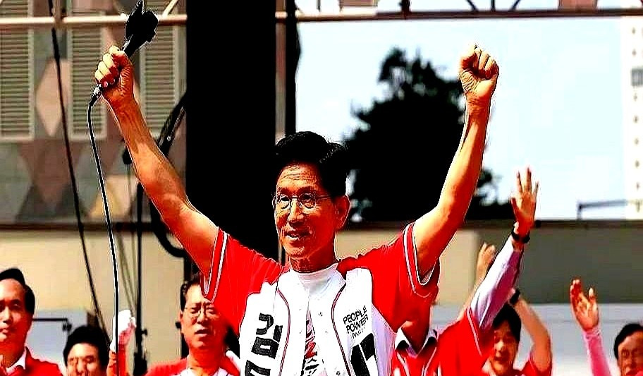 当一个人可能要坐牢却要竞选韩国总统时，整个国家都炸了！这是要搞哪出？难道真如金文
