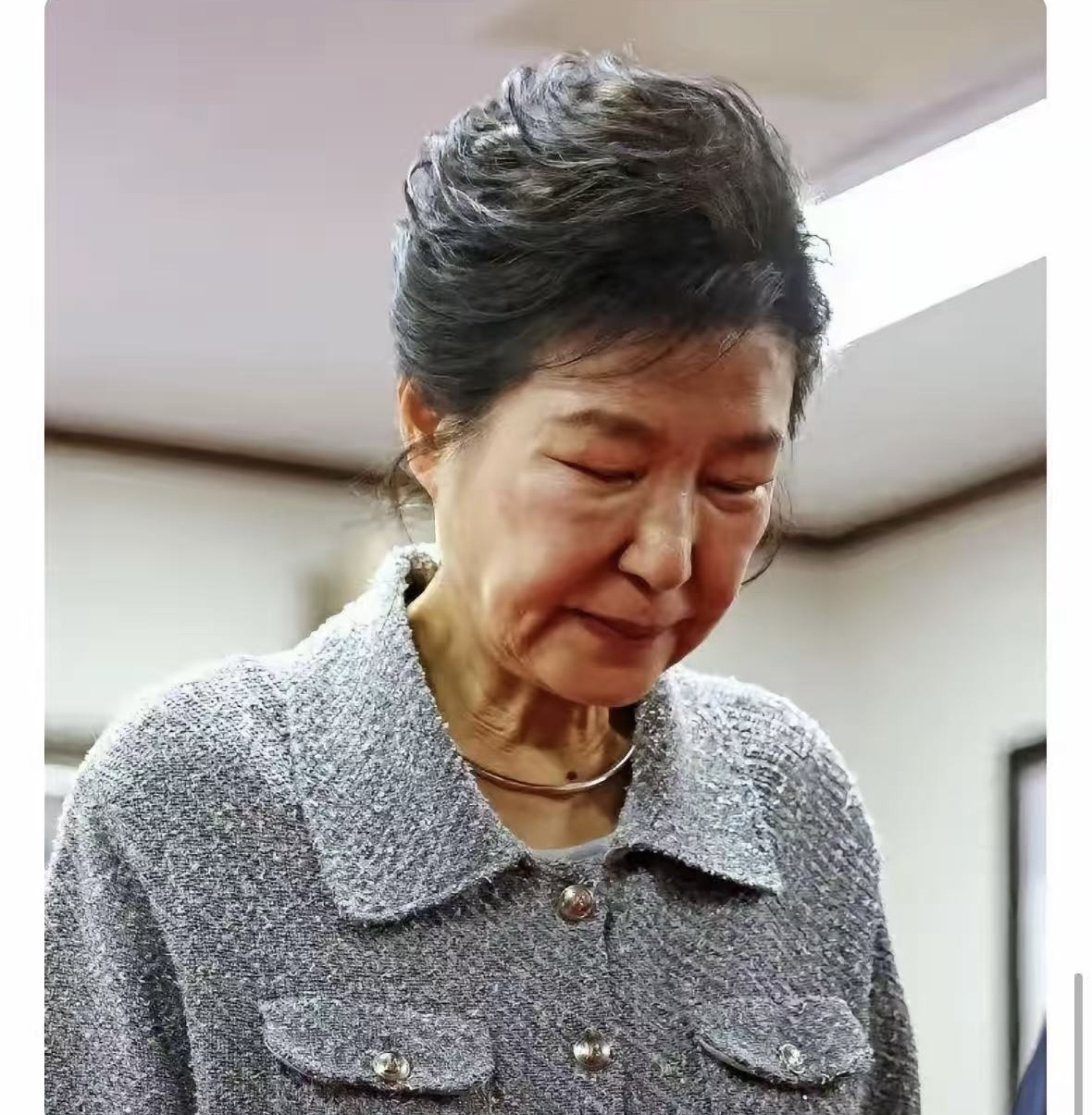 朴槿惠老了 卸任后衰老加速











天呐，朴槿惠才73岁，怎么老成