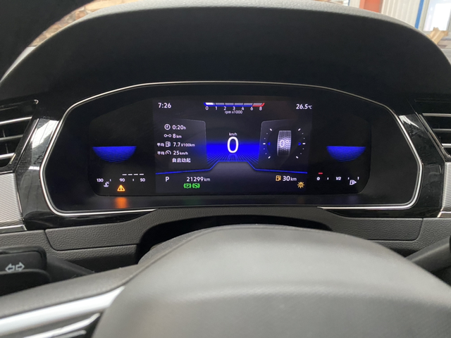 迈腾左侧前大灯
早上开车大灯突然爆故障码，左侧前大灯不亮，过了十几分钟重启车辆，