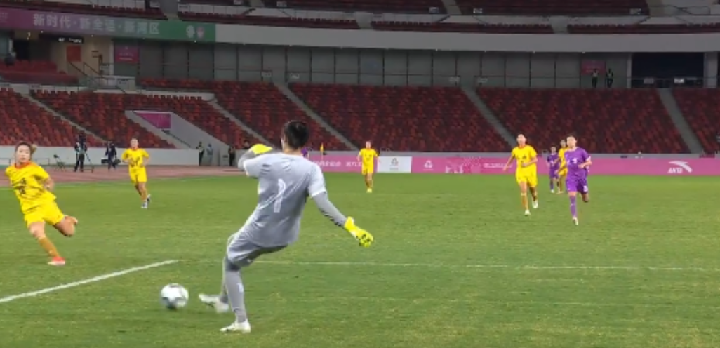 11日晚，全运会女足成年组1/4决赛在佛山结束，北京女足最终1比3不敌上海女足无