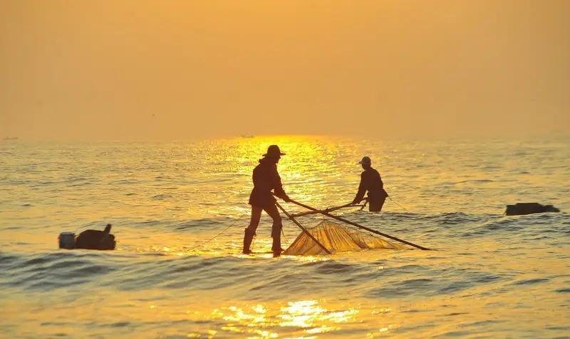 人生是有运气，但所谓运气，不是坐等天上掉馅饼的无力，而是你要先拥有敲机会之门的胆