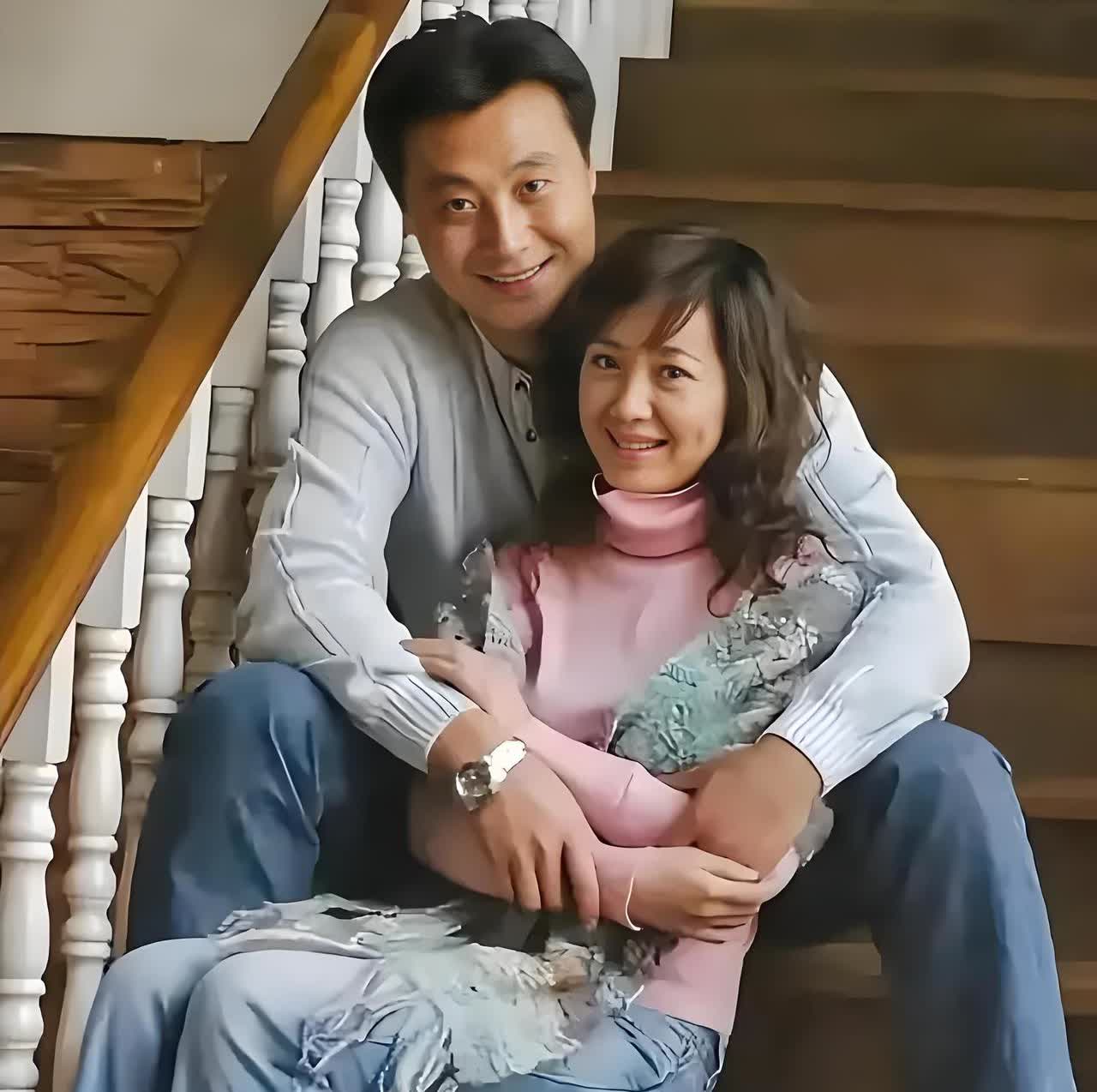 天哪，想不到这俩位竟然是夫妻呀。

认识这一对老戏骨的绝对都不简单！您瞧这俩