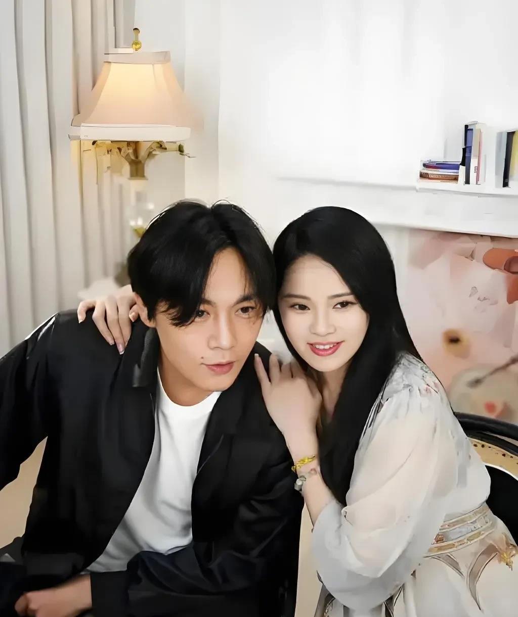 秦昊，

回答问题时还要想一下，

是记性差还是架子大？知道真相那叫一个