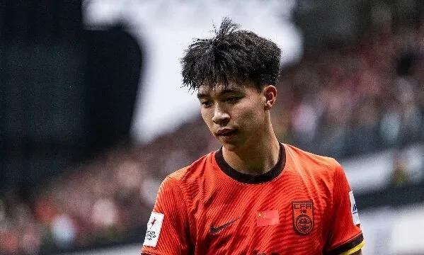 学学日韩吧，浙江抓紧把王钰栋送出去留洋吧，这届国足也就他还能继续参加下一届世界杯
