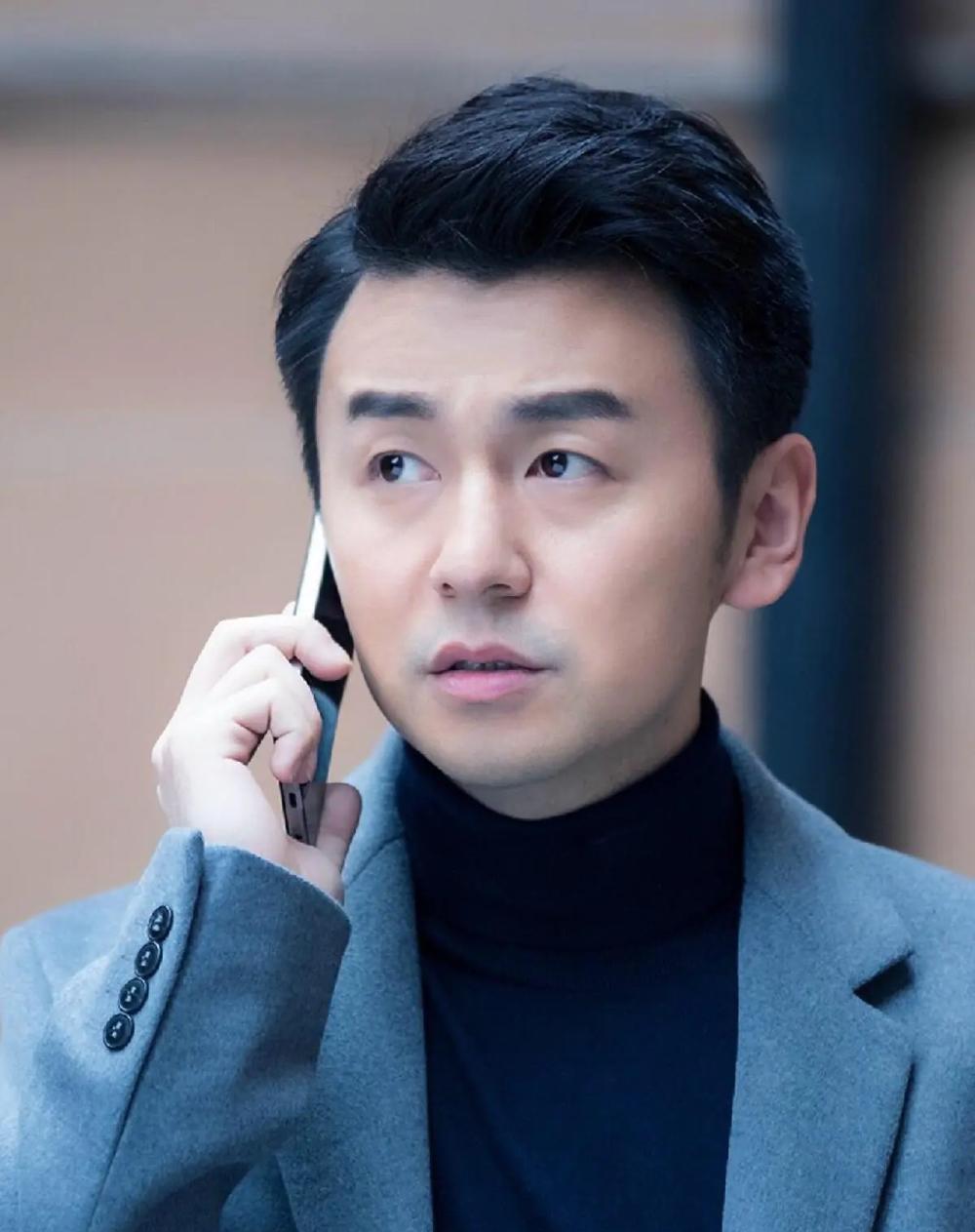 雷佳音2025年有7部电影，两部电视剧。
可能这就是中韩演员的差别，
观众为啥会
