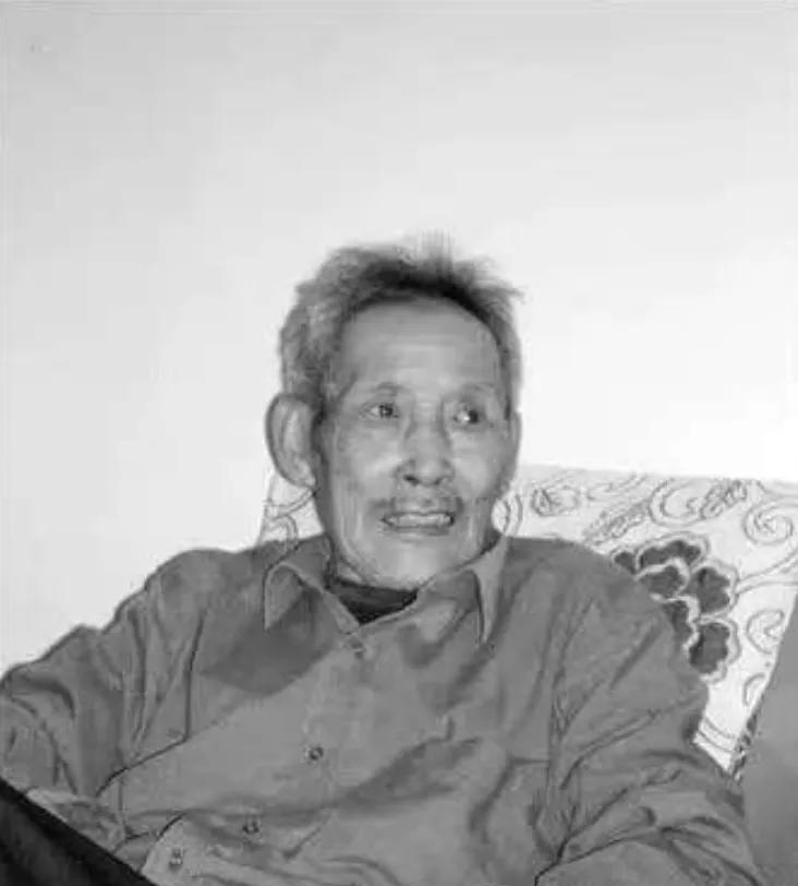 1945年6月的山东齐集村，18岁的赵梓山握紧刺刀，死死盯着眼前头戴钢盔的日本兵