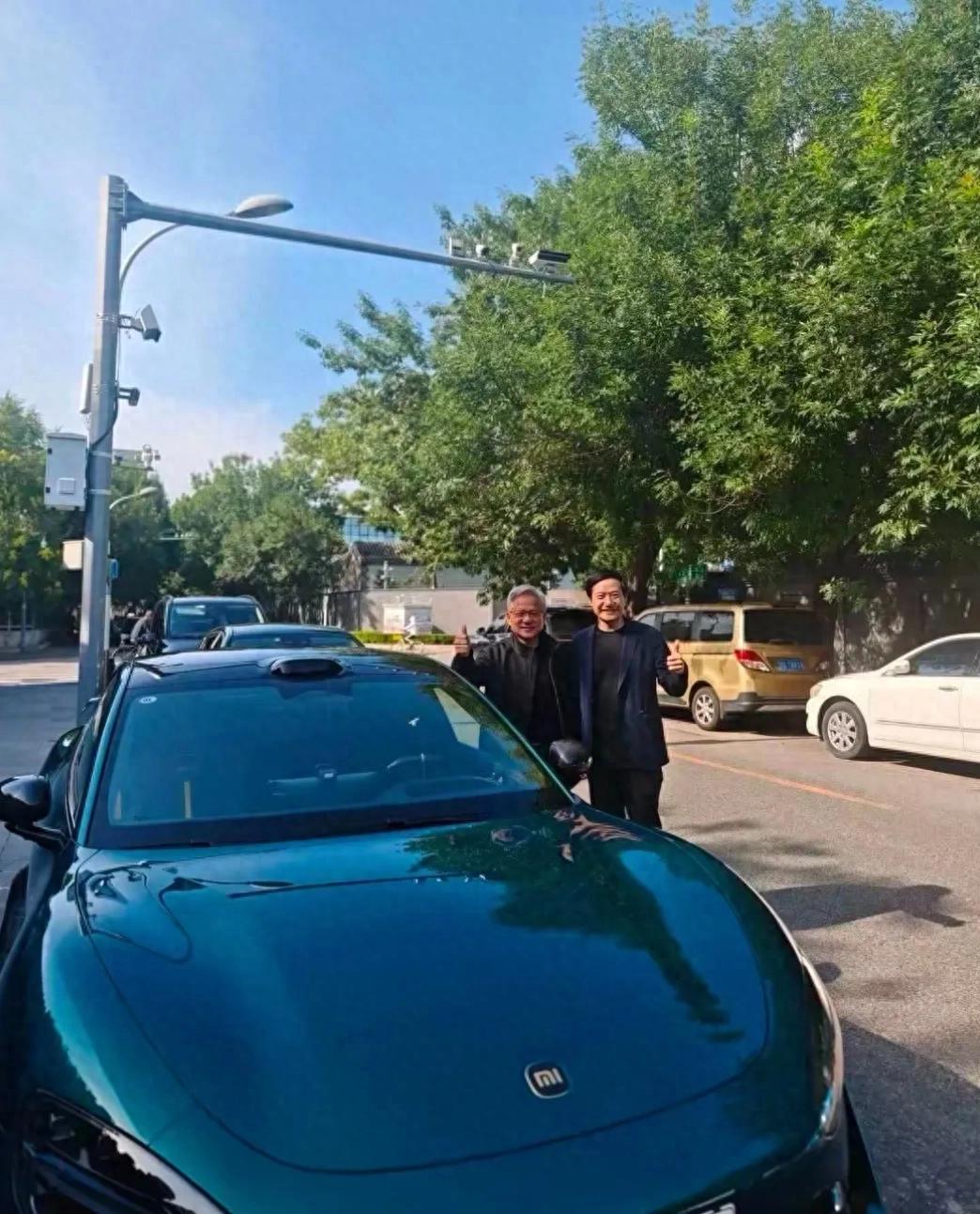 黄仁勋与雷军会面照片曝光！两大科技大佬聊啥呢？