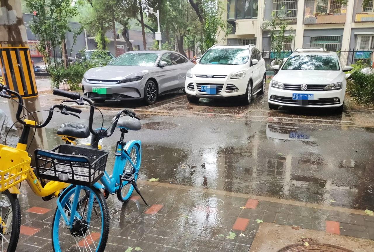 #晒图笔记大赛#
伴随着呜呜的雷声，大雨倾盆而下，天空慢慢的亮了，这温度体感凉爽