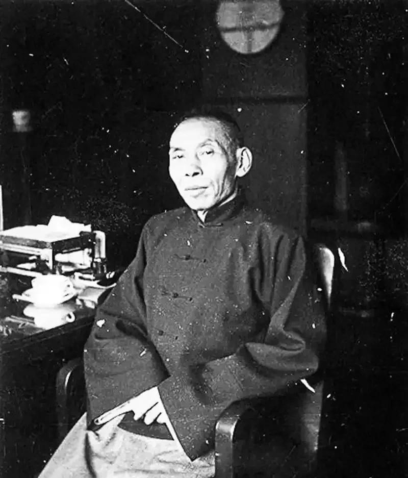 考考你，这是哪位历史人物？