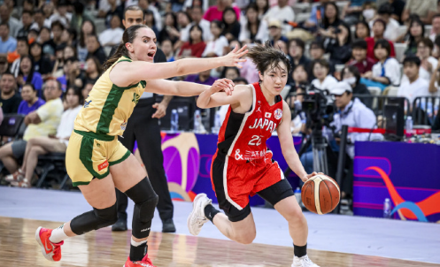 日本女篮半决赛vs中国&决赛vs澳大利亚关键数据对比：

对阵中国，三分线外34