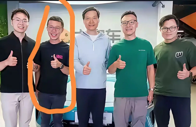 雷军的朋友真多。
物以类聚，人以群分。这张照片，雷军妥妥的C位，两边4位，都是某