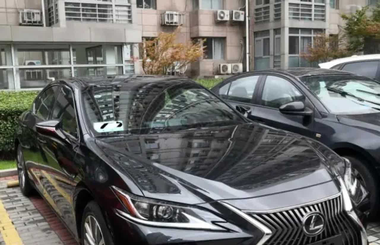 “丰田是穷人车？” 
颠覆三观的基本逻辑认知…

别说，还真有一点这个意味