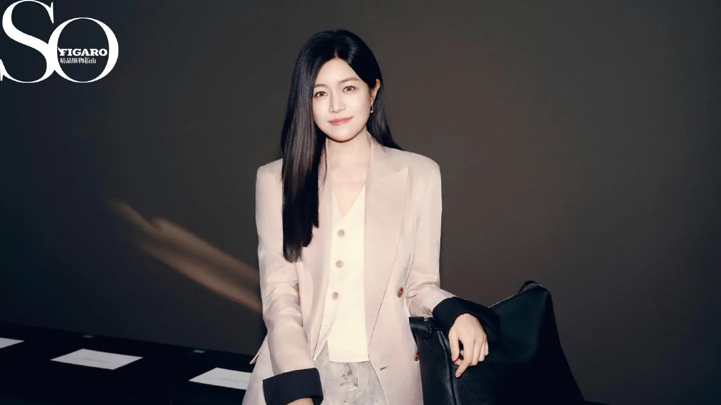 陈妍希米兰状态引热议，42岁演出现实版“大女主”