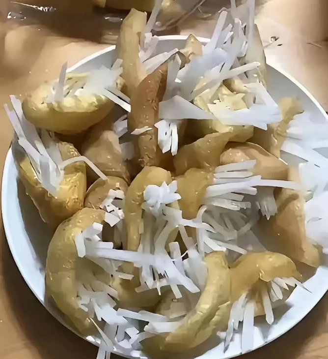 这道地道美食佳肴来自哪里？叫什么呀，馋哭了
