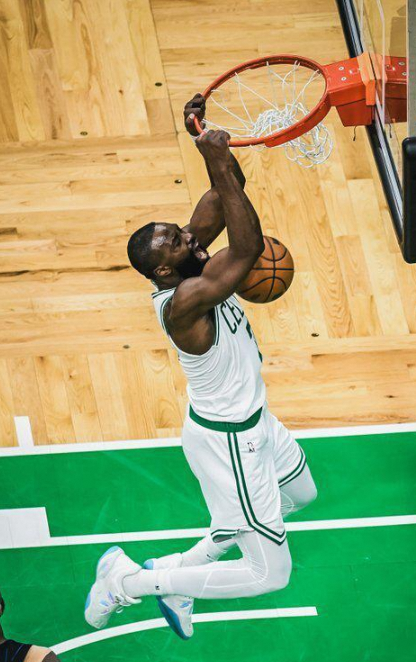 凯尔特人季后赛开门红：怀特30分，塔图姆17 + 14力压魔术