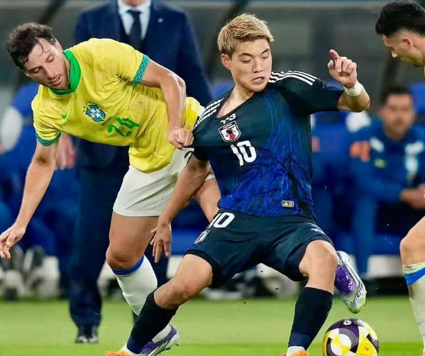 不得不佩服日本足球的匠人精神，和中国队几乎是同时期的职业化，日本队走在一条正确的