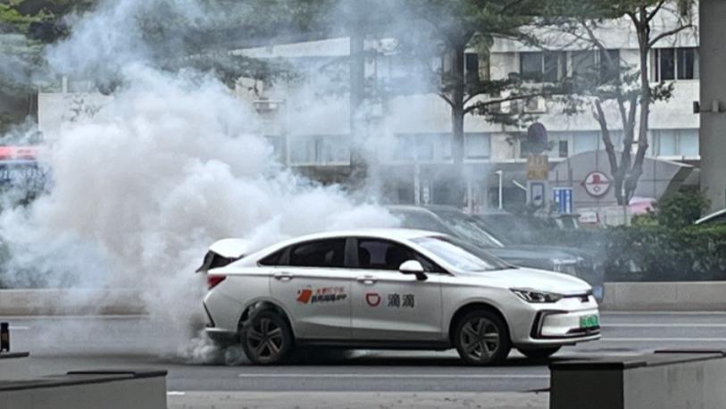 电池自燃前，汽车会这样对你“求救”！很多车主都忽略了