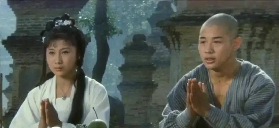 现在终于明白了当年的电影少林寺为啥安排让觉远出家远离白无瑕的结尾了，原来，导演有
