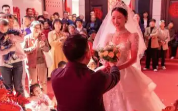 我头婚嫁二婚老公，领证当晚他儿子要我腾出主卧，第二天他们发现，我的两套房产和百万陪嫁早已做了婚前公证