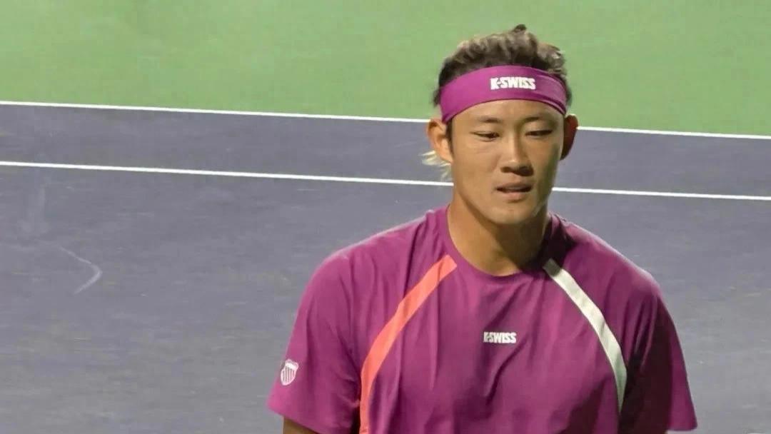 又是伤病惹的祸？张之臻惨遭幸运落败者逆转，印第安维尔斯一轮游