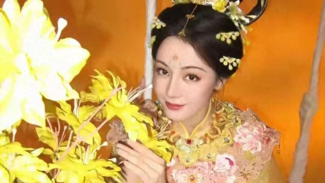 河南卫视中秋晚会后，一夜之间，迪丽热巴成了大家眼里的“活嫦娥”