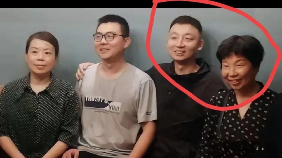 姚策真的很聪明，他在与生母杜新枝的交流中套出了很多话。
如果他还活着，我觉得他最