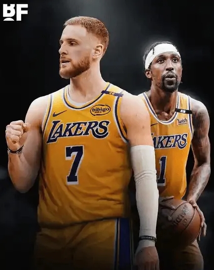 美媒Basketball Forever更新社交媒体，转载Brett Siege