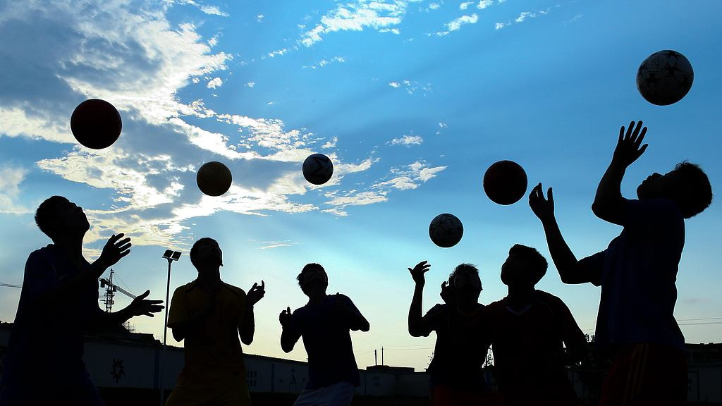 25176 任九五大联赛又来咯 枪手和蓝军谁能领先